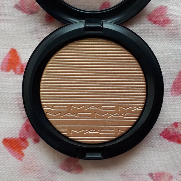 MAC Cosmetics: Extra Dimension Skinfinish - Whisper of Gilt - Picture 9 of 14
